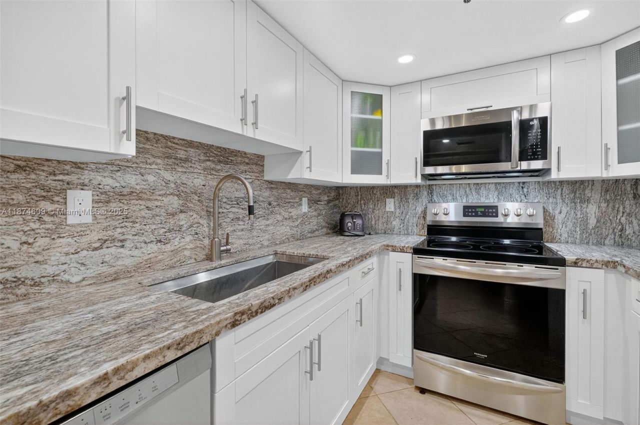 2401 Collins Ave, Unit 1005, Miami Beach, FL 33140 Photo