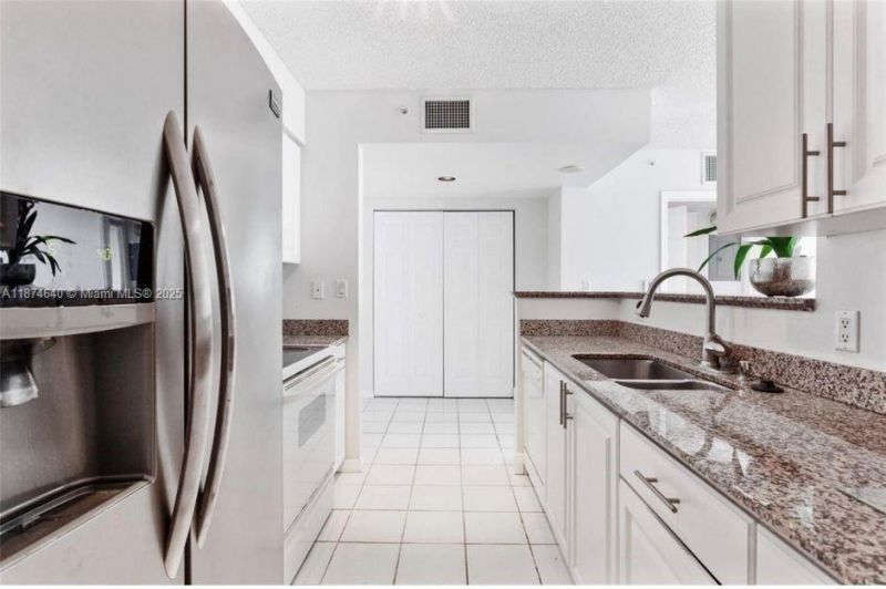 1155 Brickell Bay Dr, Unit 1705, Miami, FL 33131 Photo