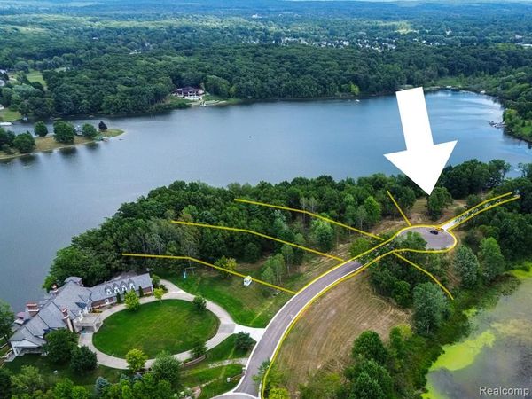 005 Lakeshore Drive , Goodrich Vlg, MI 48438