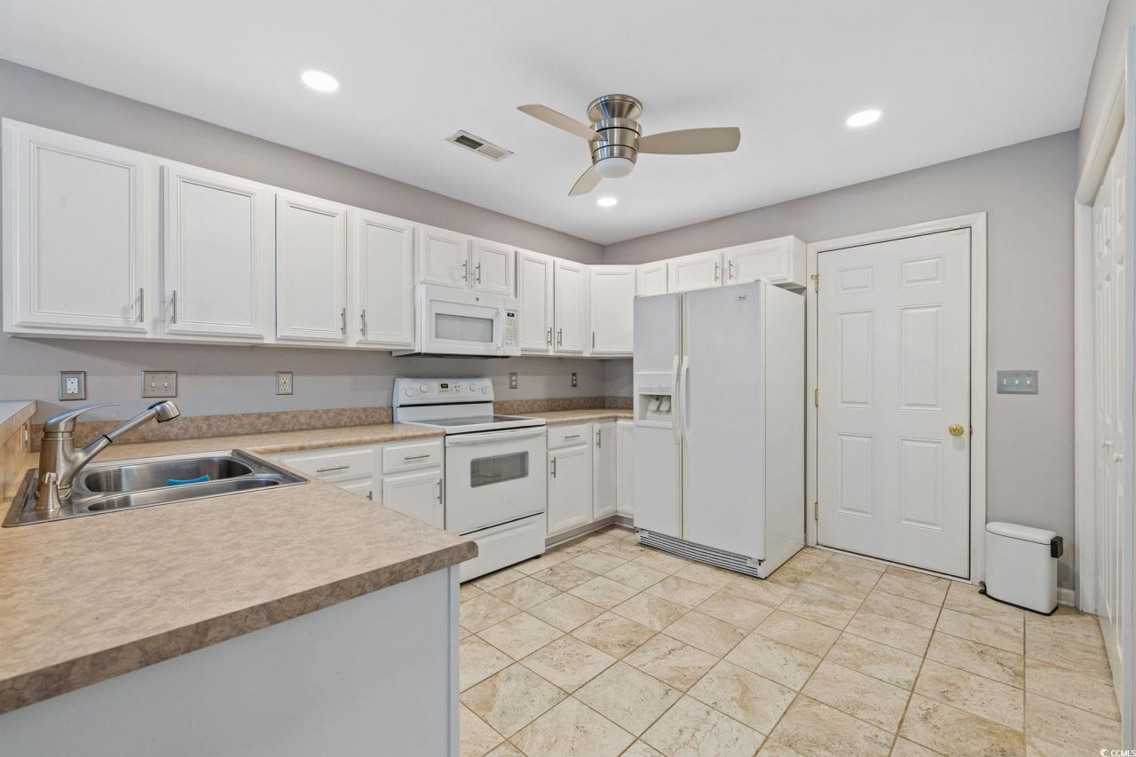 6469 Royal Pine Dr. Photo 14