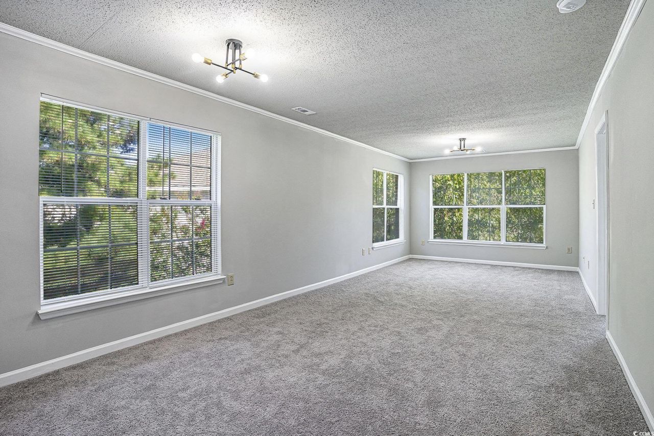 4273 Villas Dr. Photo 2