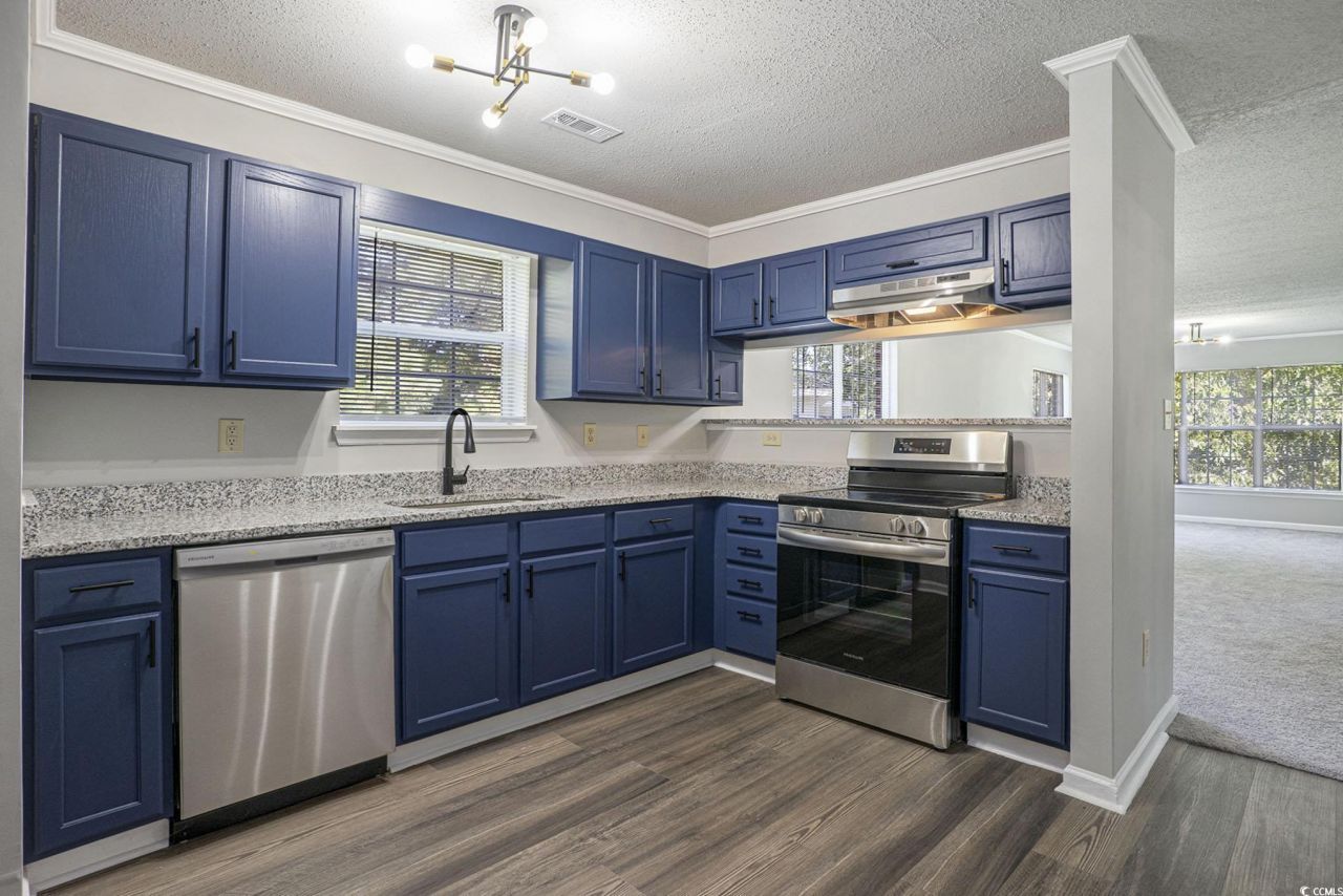 4273 Villas Dr. Photo 6