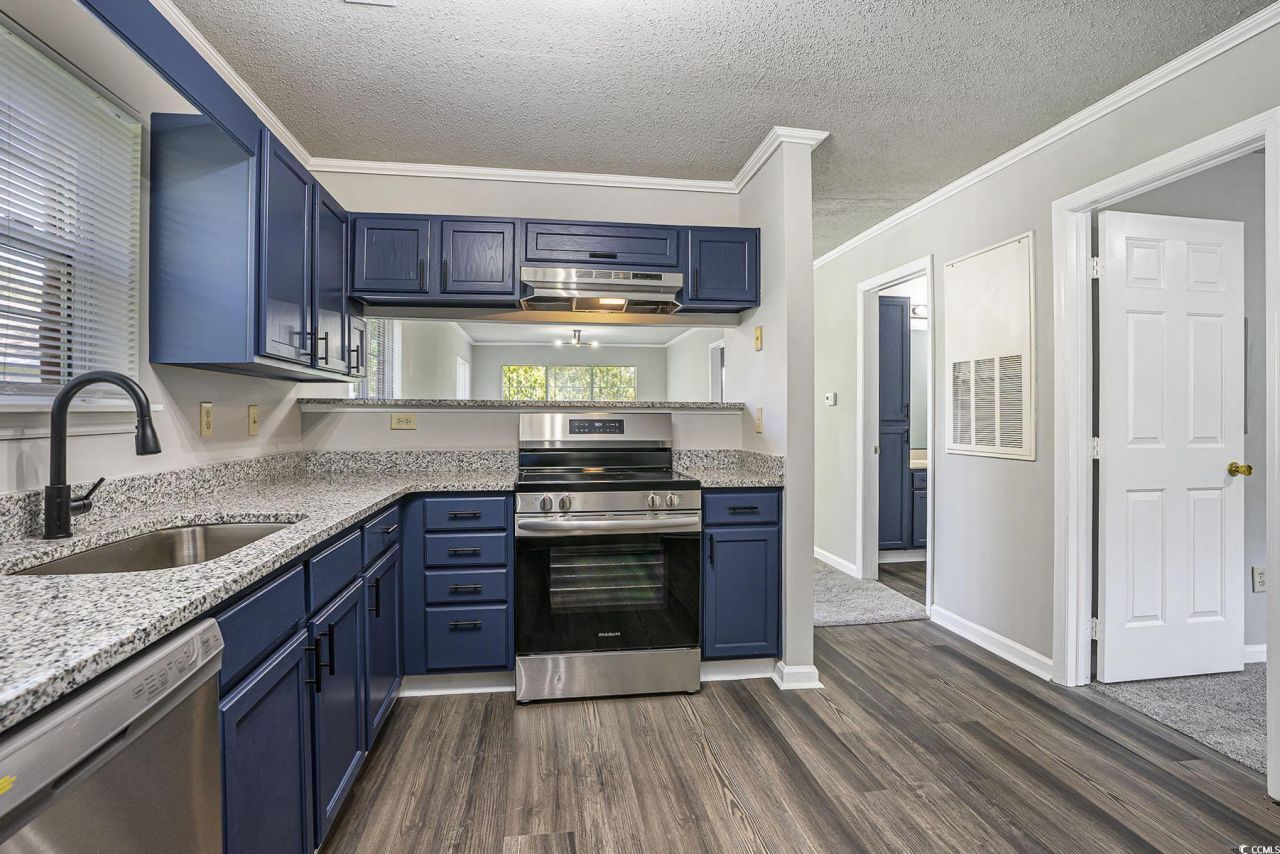 4273 Villas Dr. Photo 7