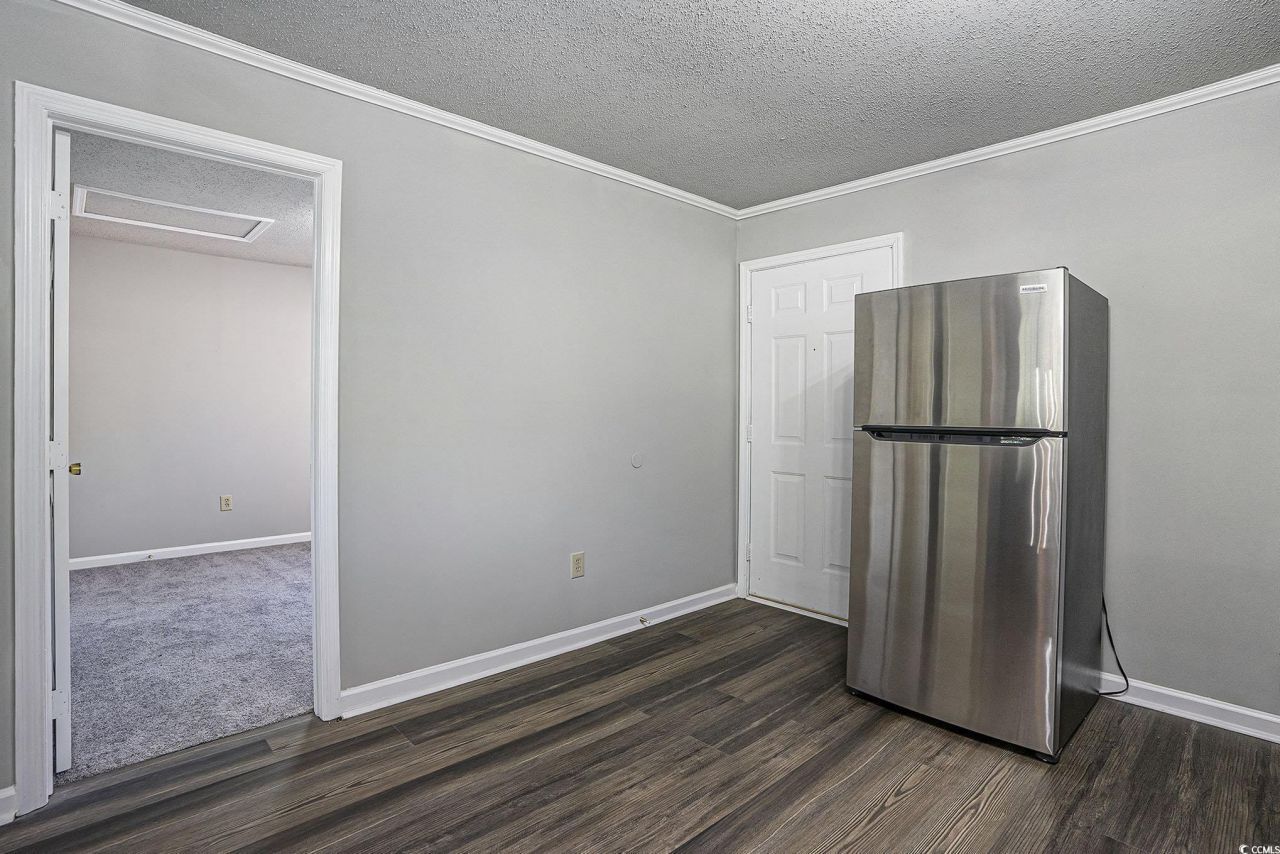 4273 Villas Dr. Photo 8