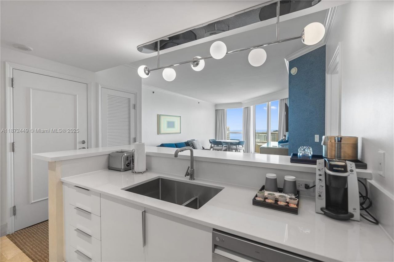 4401 Collins Ave, Unit 2712, Miami Beach, FL 33140 Photo