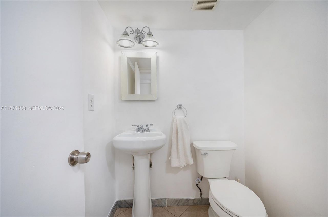 100 Golden Isles Dr, Unit 104, Hallandale Beach, FL 33009 Photo