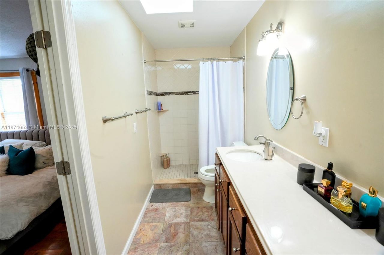 2304 SE 8th Ter, Cape Coral, FL 33990 Photo