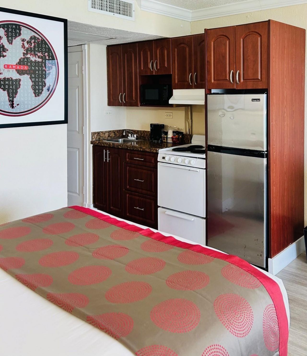 19201 Collins Avenue, Unit 646, North Miami Beach, FL 33160 Photo