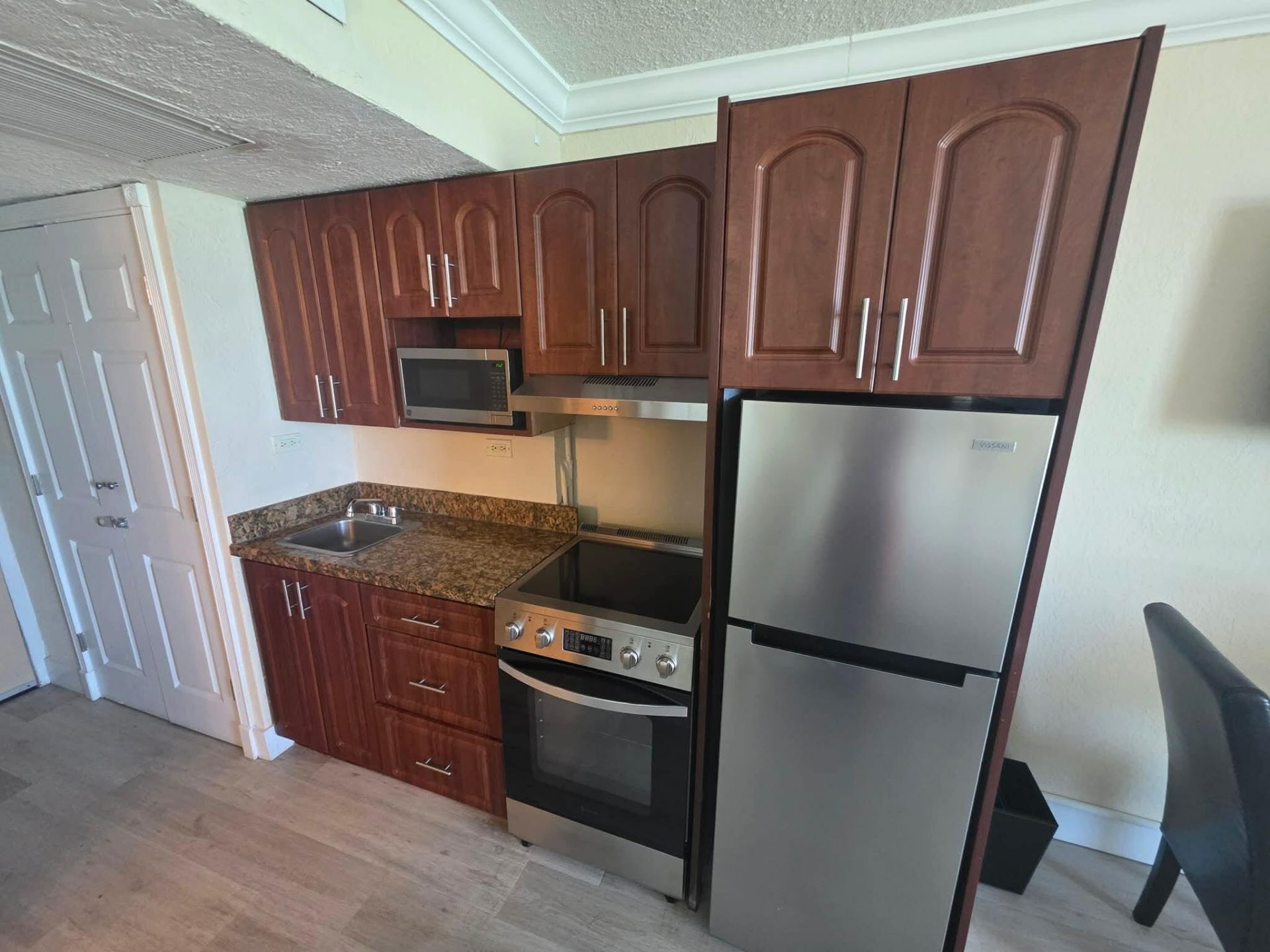 19201 Collins Avenue, Unit 646, North Miami Beach, FL 33160 Photo