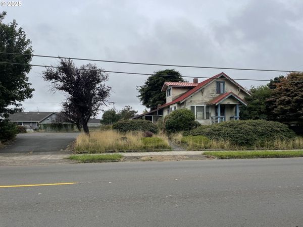 1107 3RD ST, Tillamook, OR 97141