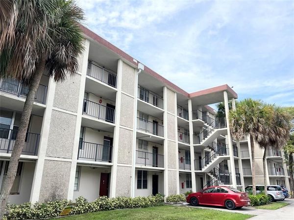 2650 NW 49th Ave, Unit 125, Lauderdale Lakes, FL 33313