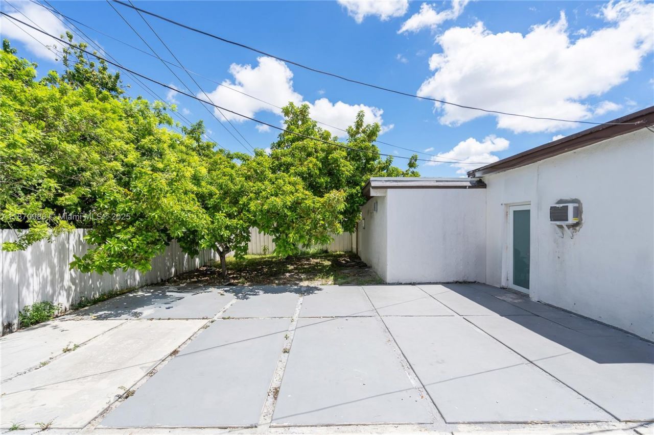 171 W 64th St, Hialeah, FL 33012 Photo