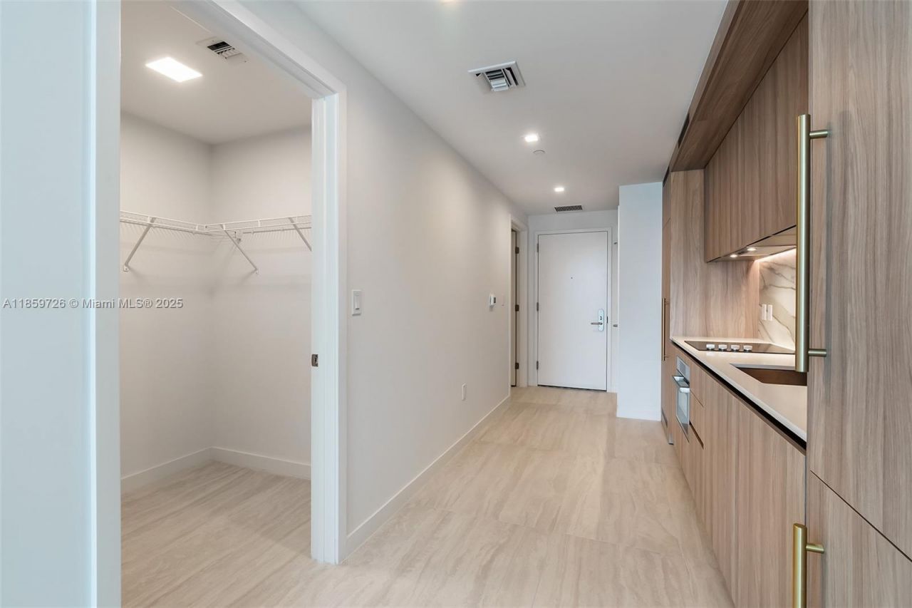 77 SE 5th St, Unit 2410, Miami, FL 33131 Photo