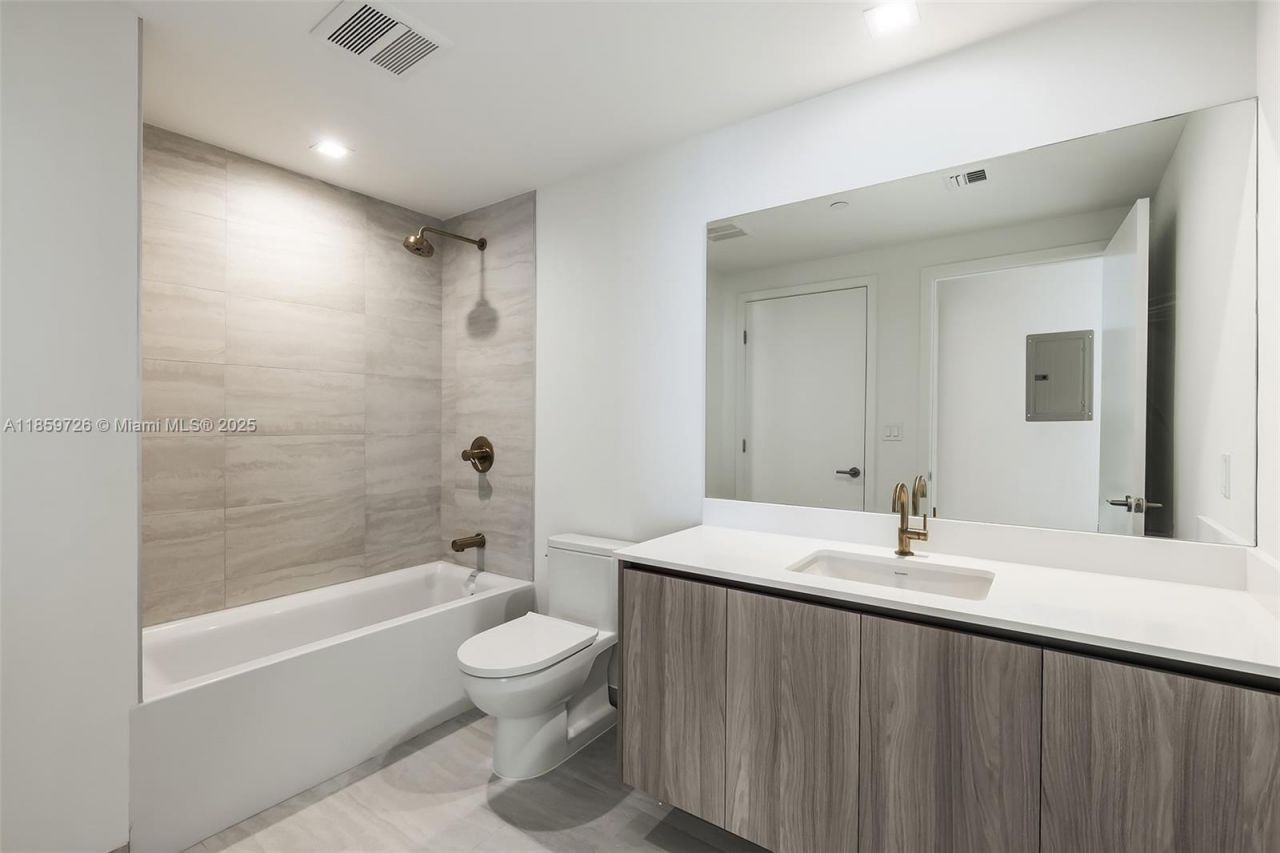 77 SE 5th St, Unit 2410, Miami, FL 33131 Photo