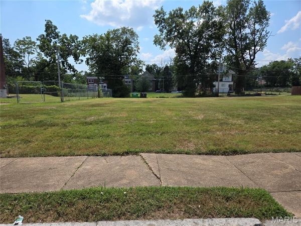 5710 Maple Avenue, St Louis, MO 63112