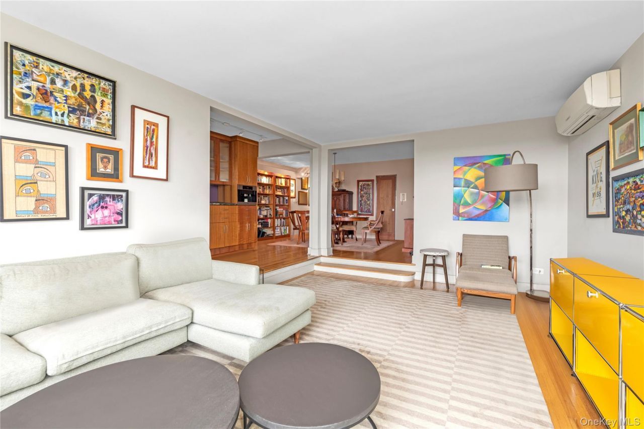 79-10 34th Avenue, Unit 7X, Jackson Heights, NY 11372 Main Photo
