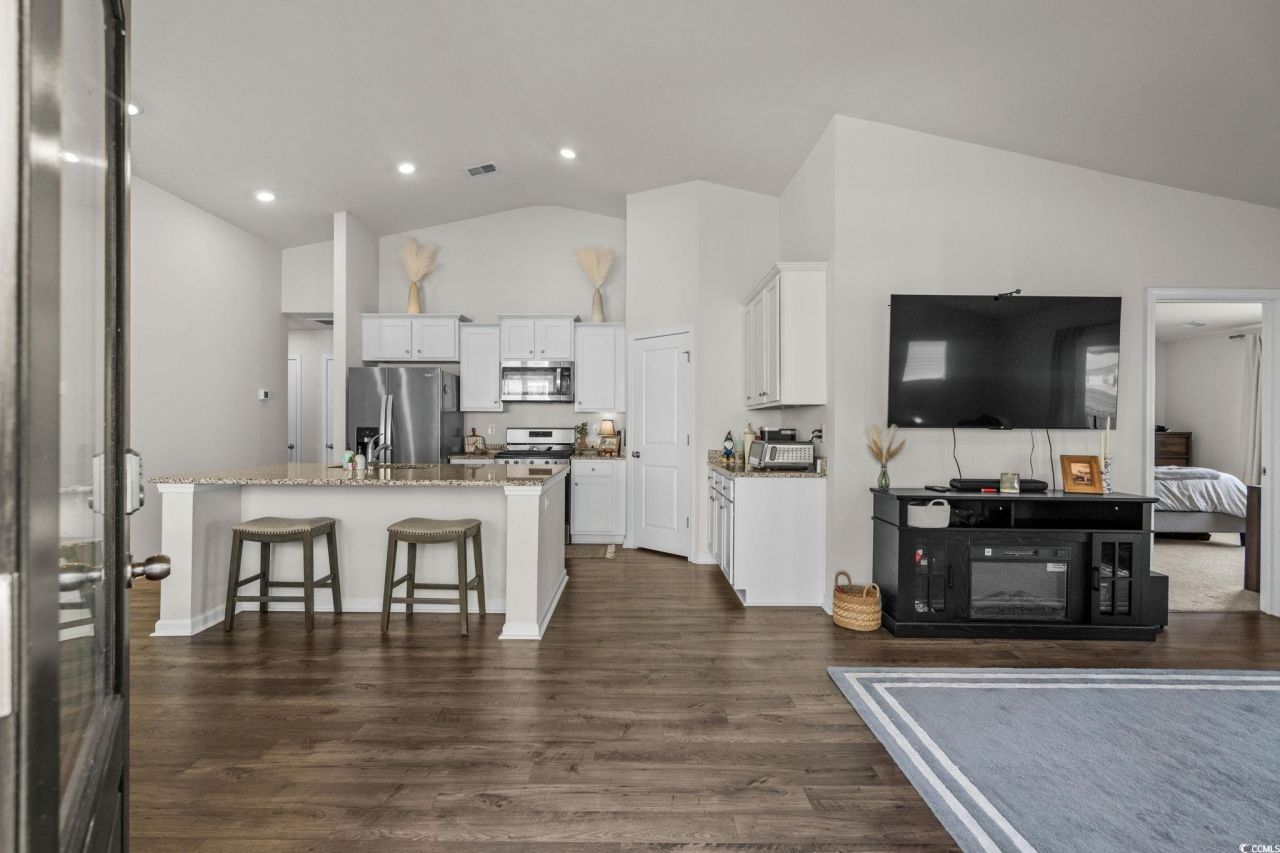 1551 Jardine Loop Photo 6