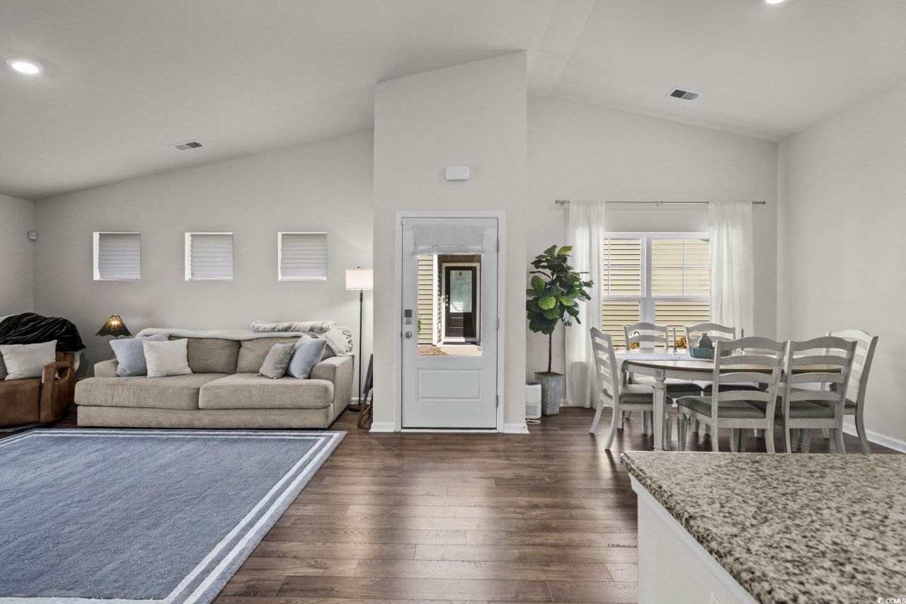 1551 Jardine Loop Photo 7