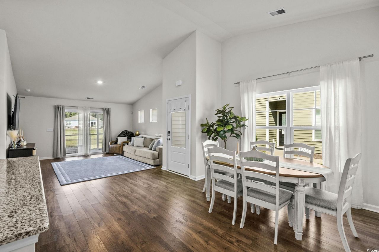 1551 Jardine Loop Photo 8