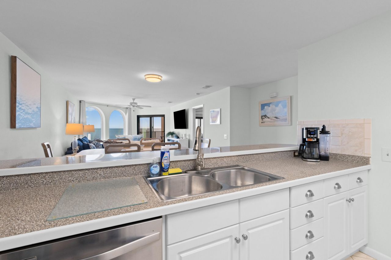 9002 Palmetto Drive Photo 12