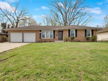 108 W Walnut Street, Blue Springs, MO 64015