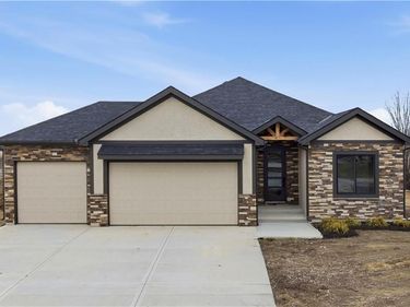 27601 E 128th Court, Lee's Summit, MO 64086