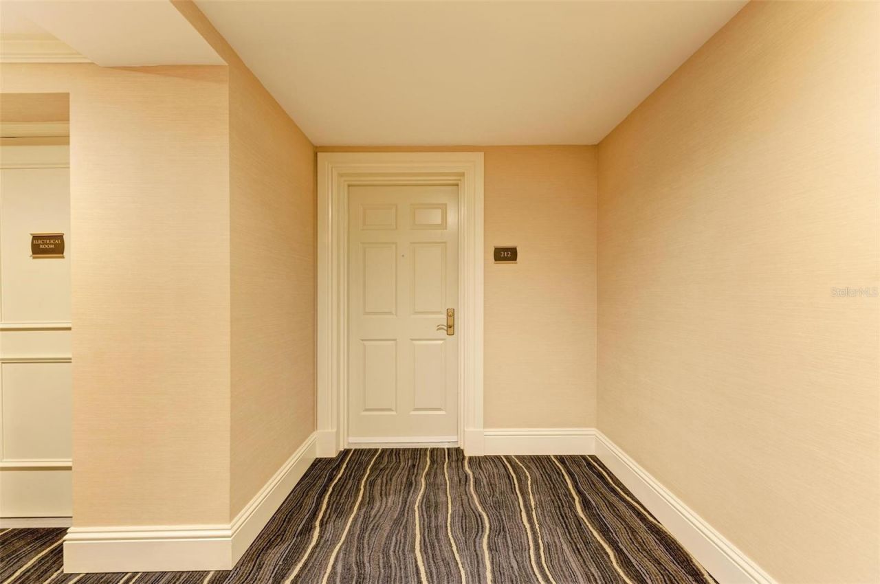 800 N Tamiami Trail, Unit 212, Sarasota, FL 34236 Photo