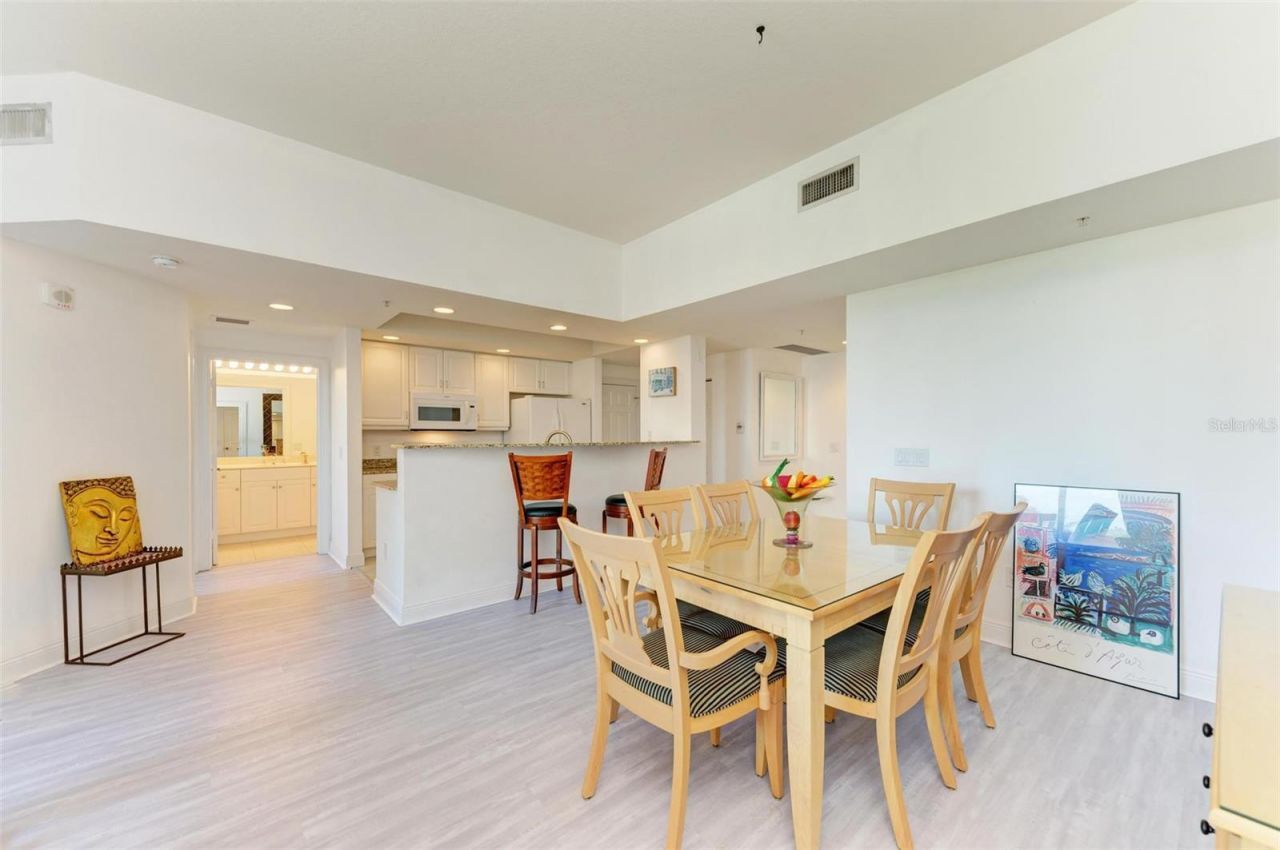 800 N Tamiami Trail, Unit 212, Sarasota, FL 34236 Photo