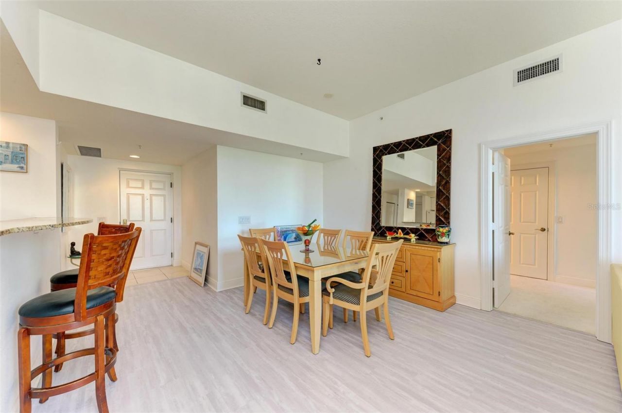 800 N Tamiami Trail, Unit 212, Sarasota, FL 34236 Photo