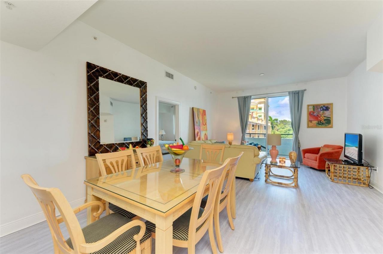 800 N Tamiami Trail, Unit 212, Sarasota, FL 34236 Photo