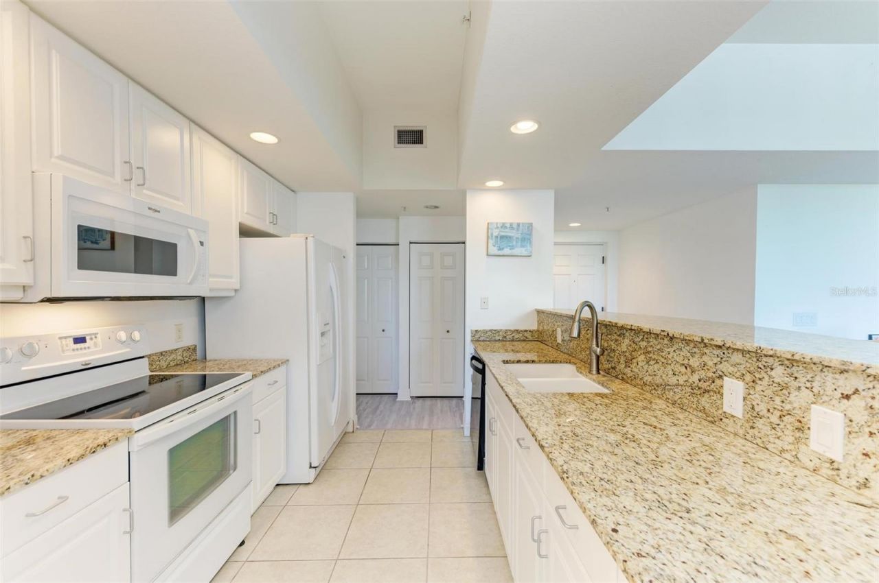 800 N Tamiami Trail, Unit 212, Sarasota, FL 34236 Photo