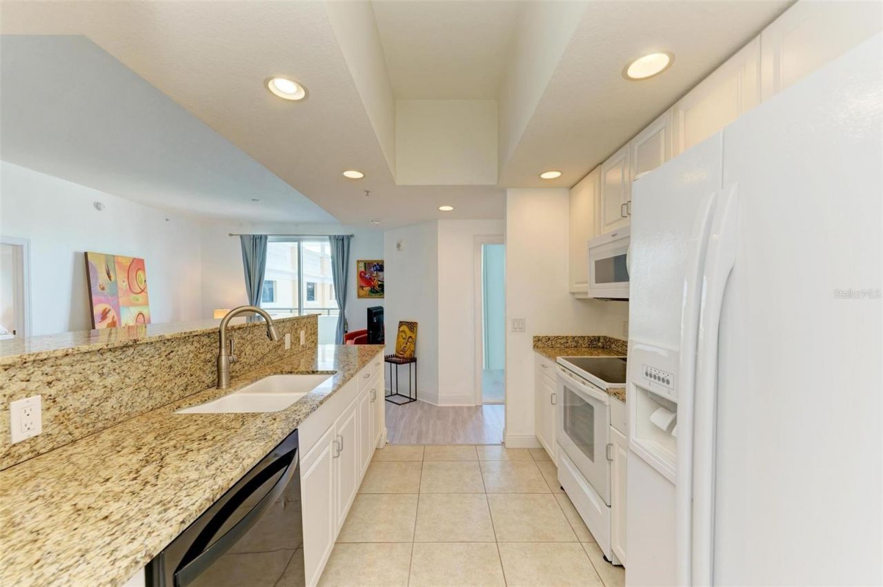 800 N Tamiami Trail, Unit 212, Sarasota, FL 34236 Photo