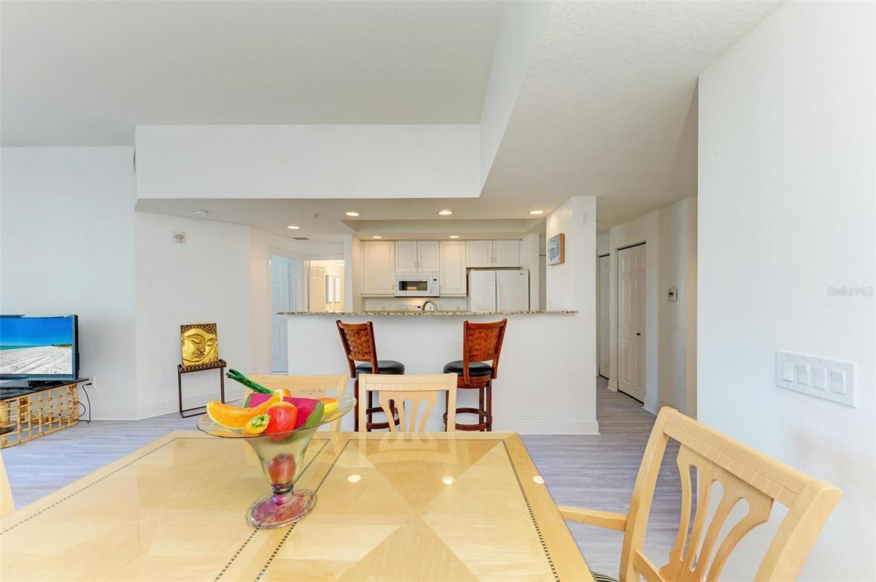 800 N Tamiami Trail, Unit 212, Sarasota, FL 34236 Photo