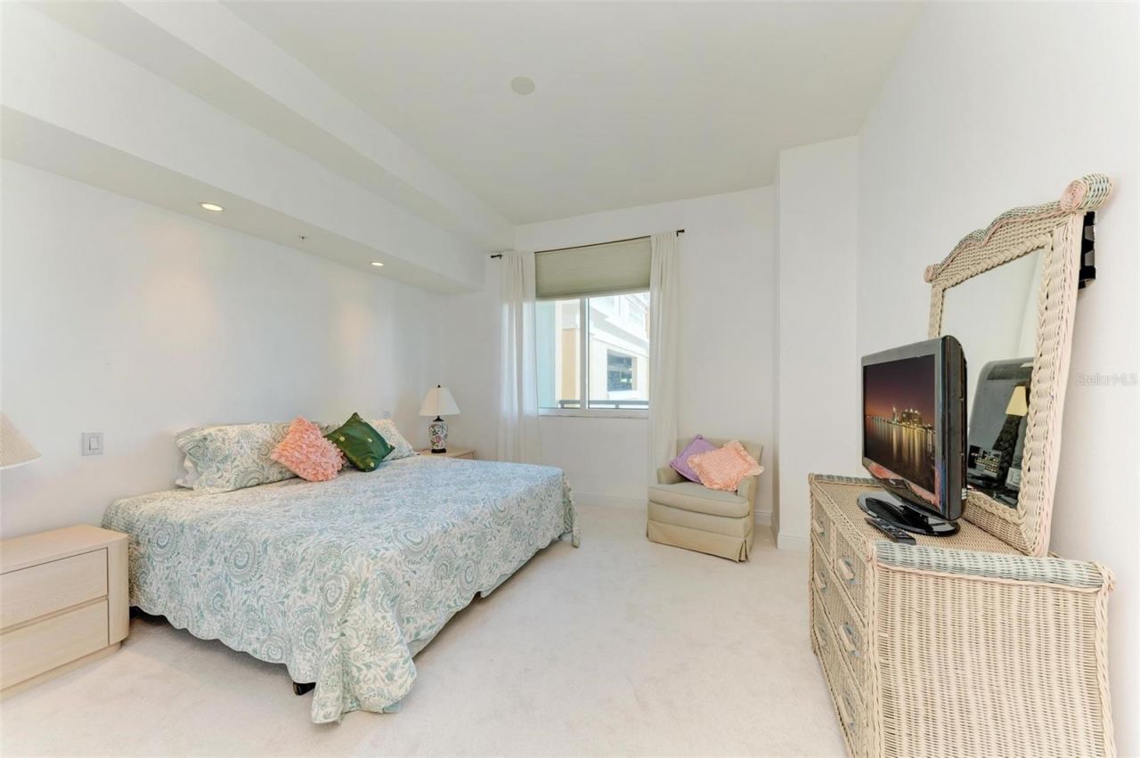 800 N Tamiami Trail, Unit 212, Sarasota, FL 34236 Photo