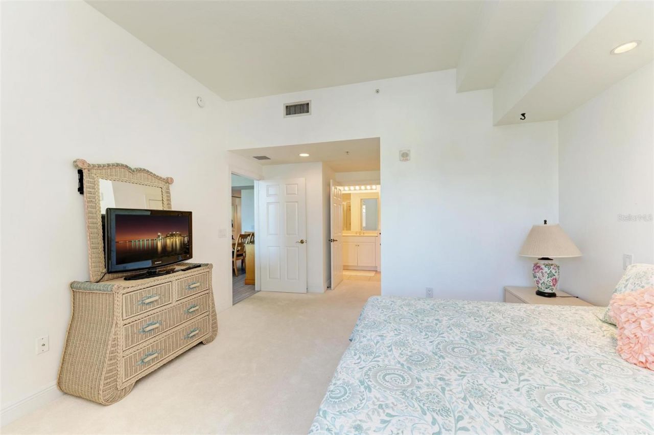 800 N Tamiami Trail, Unit 212, Sarasota, FL 34236 Photo