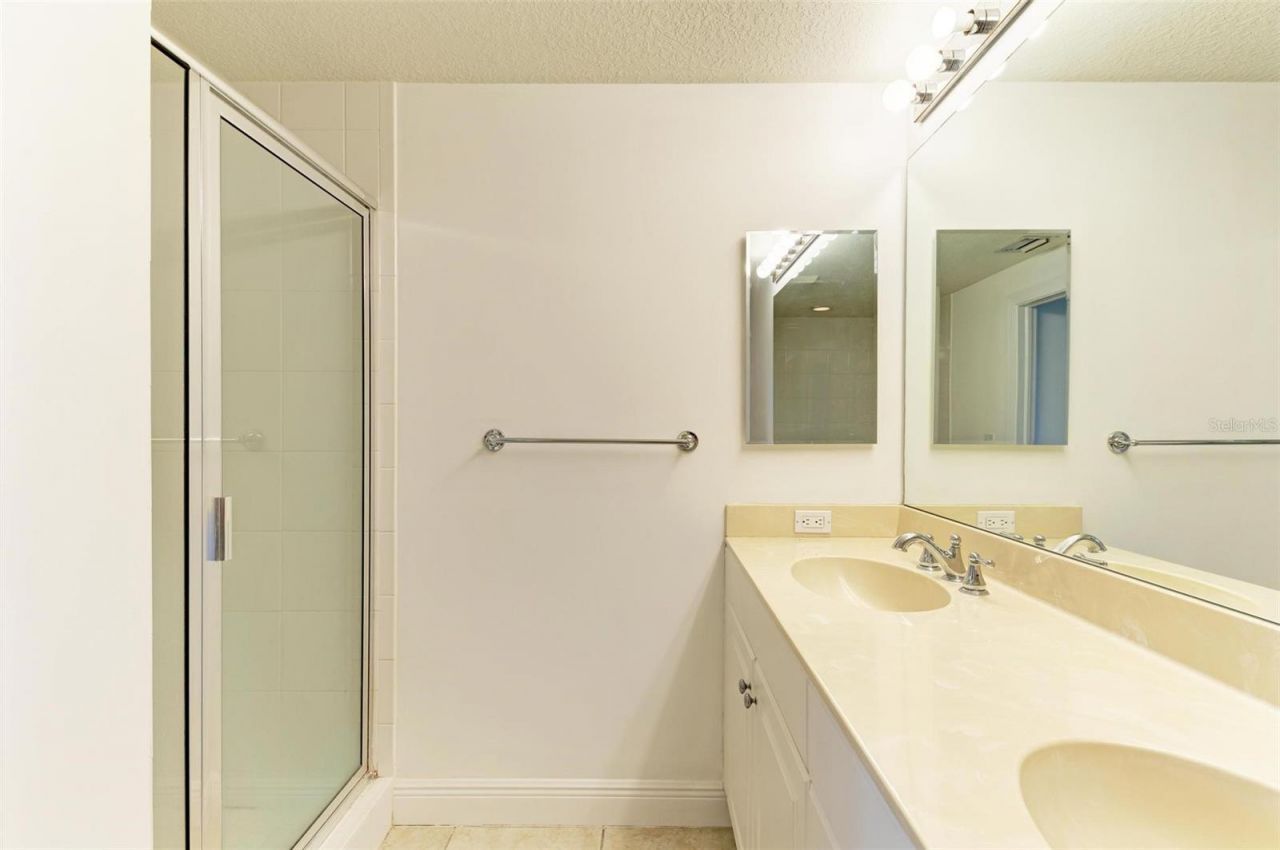 800 N Tamiami Trail, Unit 212, Sarasota, FL 34236 Photo