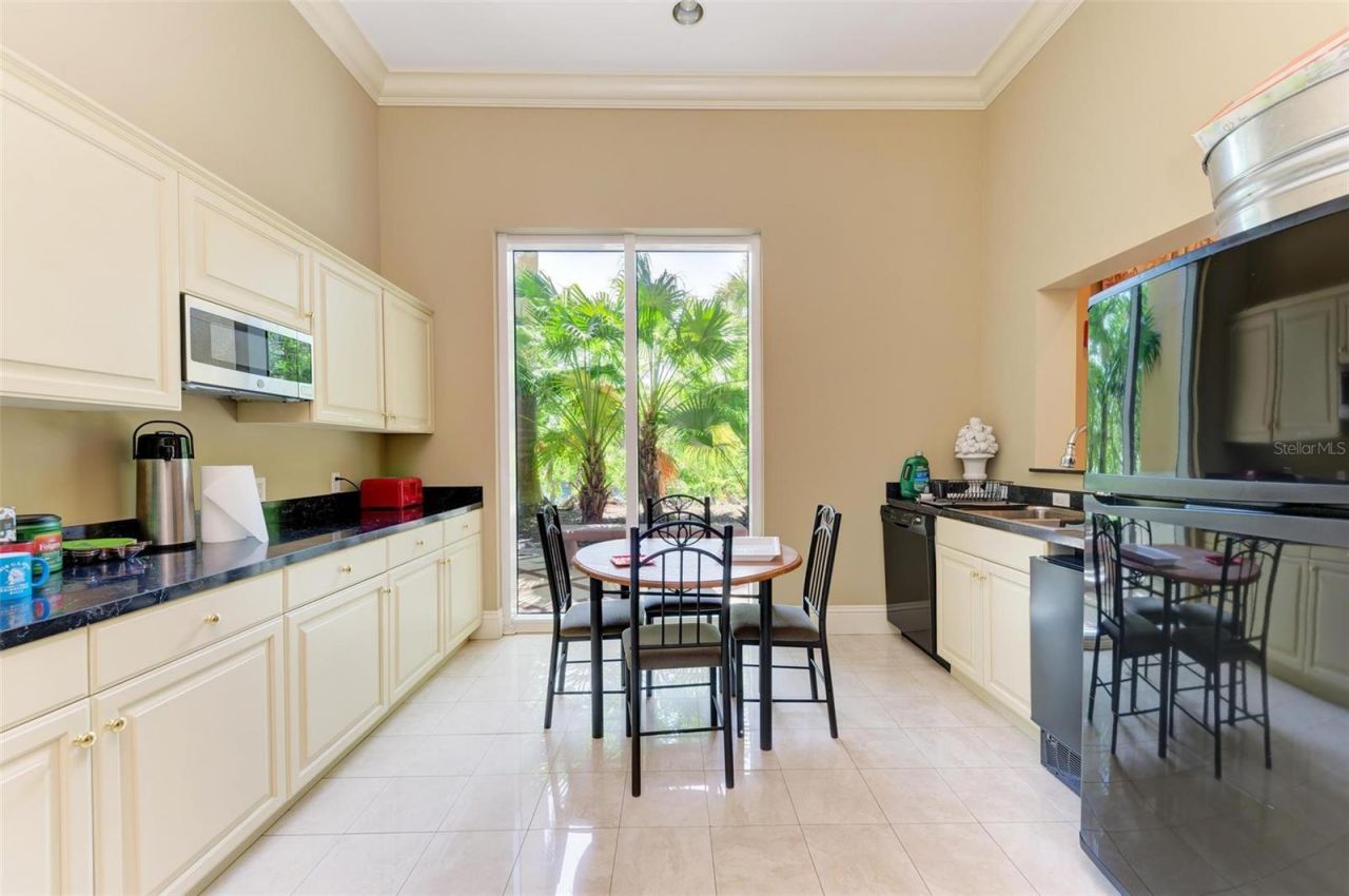 800 N Tamiami Trail, Unit 212, Sarasota, FL 34236 Photo