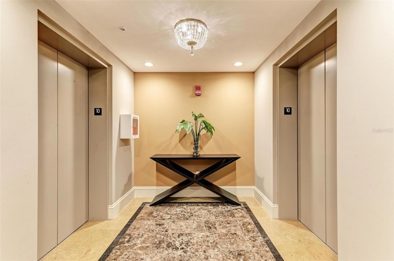 800 N Tamiami Trail, Unit 212, Sarasota, FL 34236 Photo