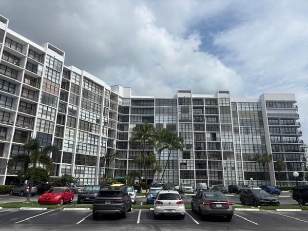 800 Parkview Drive, Unit 714, Hallandale Beach, FL 33009