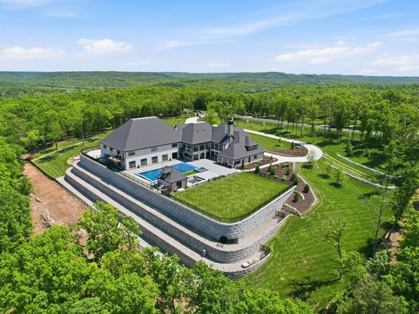 300 Ridgecrest Drive, Saddlebrooke, MO 65630