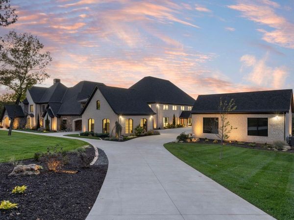 300 Ridgecrest Drive, Saddlebrooke, MO 65630