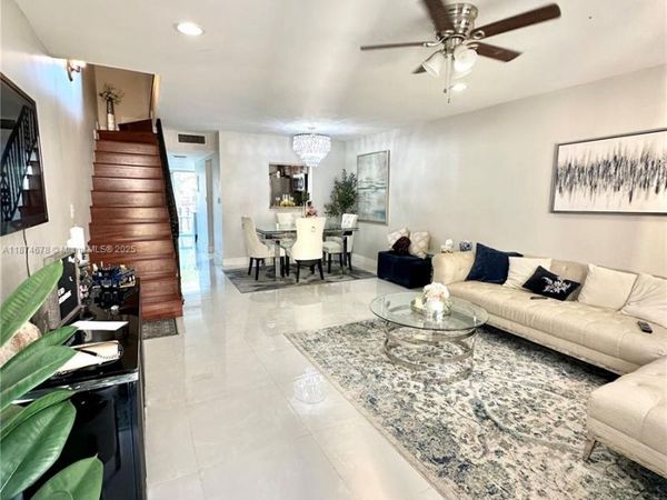 2831 Pierce St, Unit 205, Hollywood, FL 33020