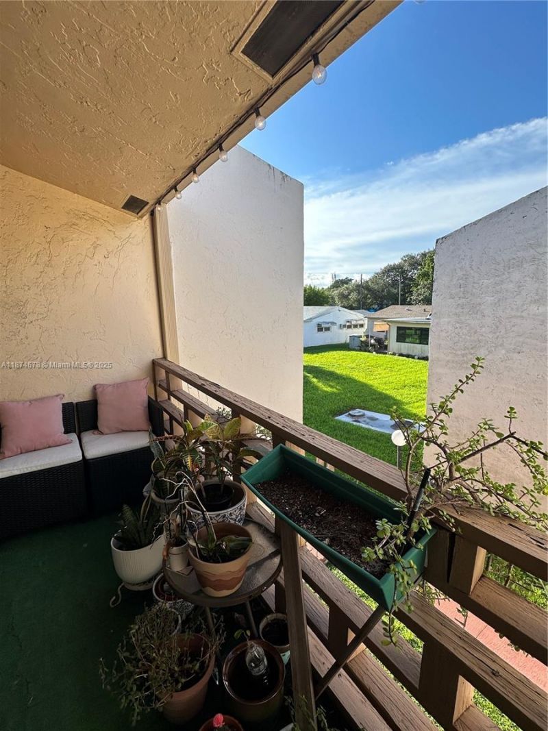 2831 Pierce St, Unit 205, Hollywood, FL 33020 Photo