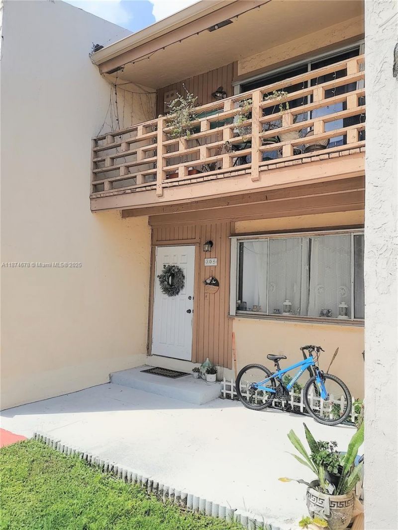 2831 Pierce St, Unit 205, Hollywood, FL 33020 Photo