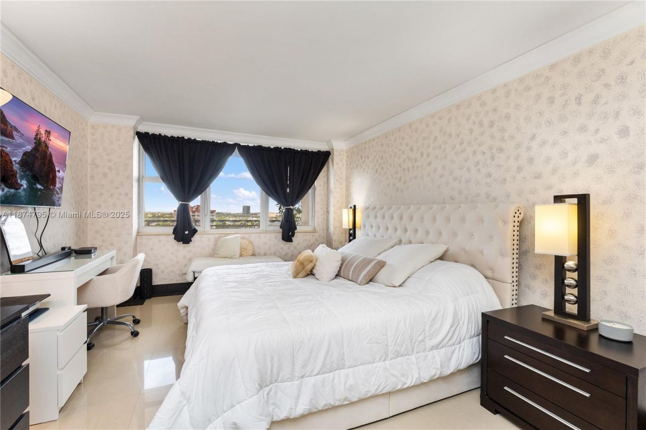 3180 S Ocean Dr, Unit 1517, Hallandale Beach, FL 33009 Photo