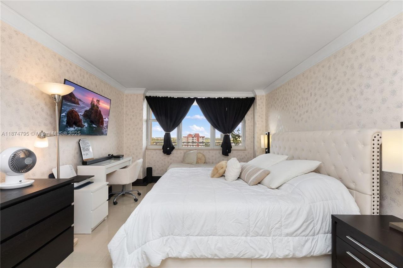 3180 S Ocean Dr, Unit 1517, Hallandale Beach, FL 33009 Photo