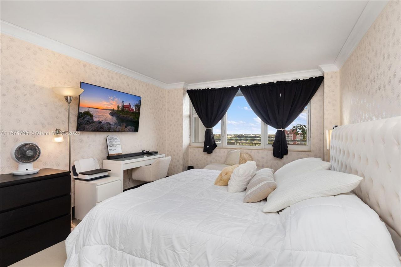 3180 S Ocean Dr, Unit 1517, Hallandale Beach, FL 33009 Photo