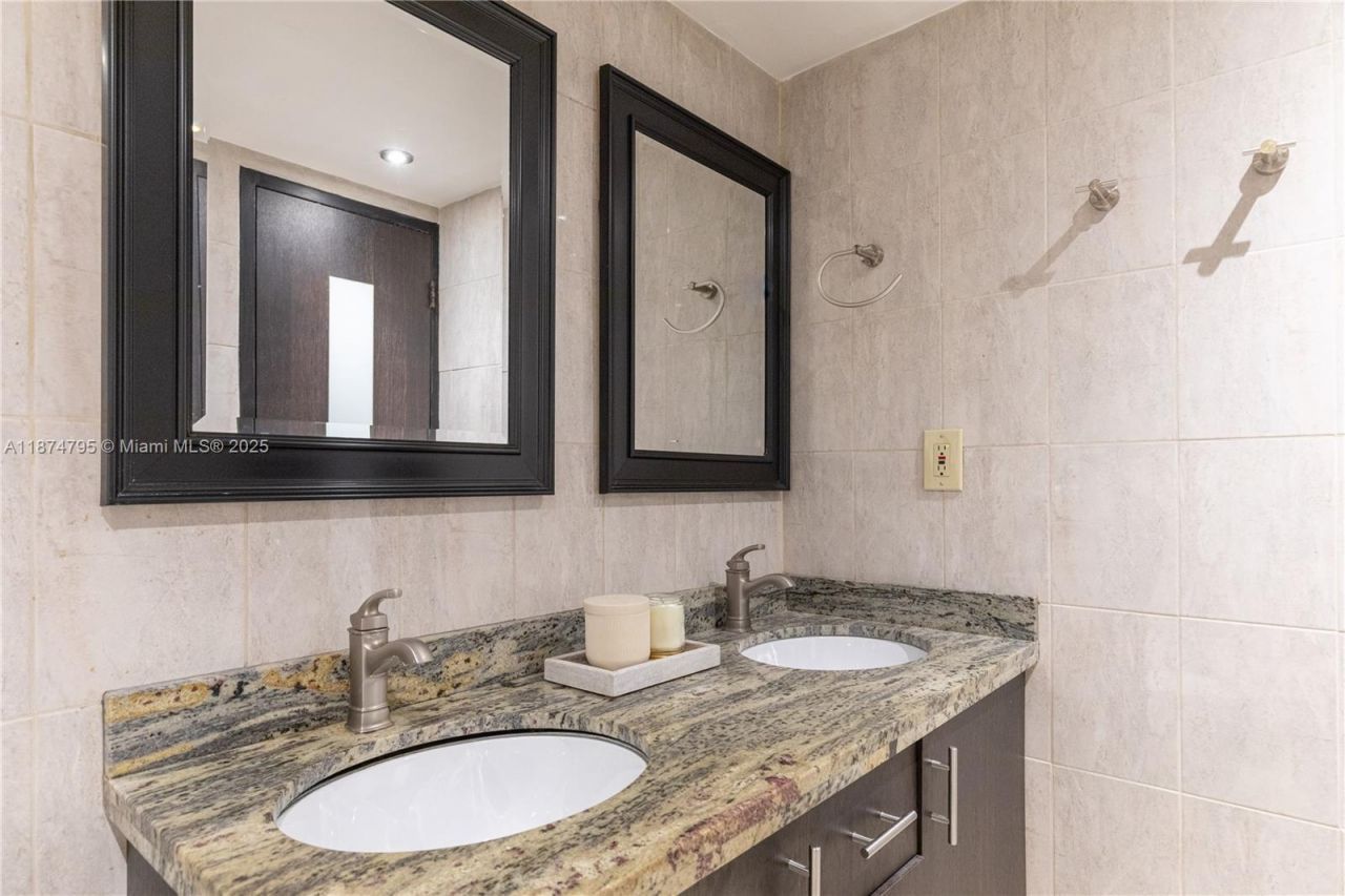 3180 S Ocean Dr, Unit 1517, Hallandale Beach, FL 33009 Photo