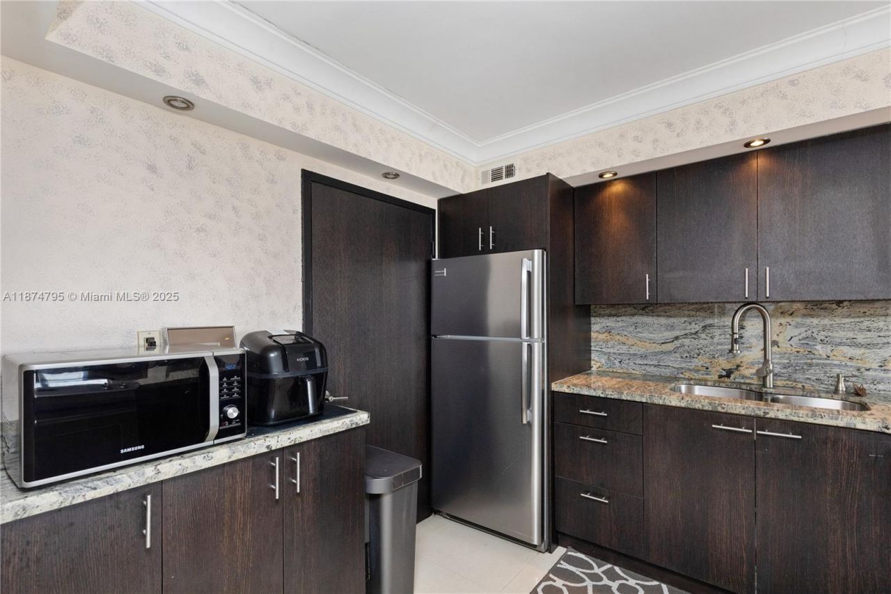 3180 S Ocean Dr, Unit 1517, Hallandale Beach, FL 33009 Photo