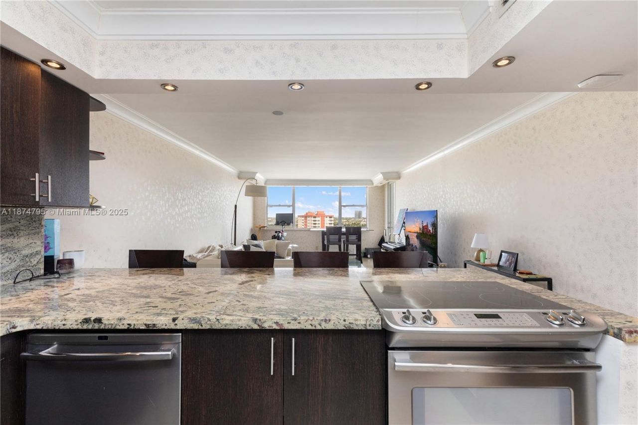 3180 S Ocean Dr, Unit 1517, Hallandale Beach, FL 33009 Photo